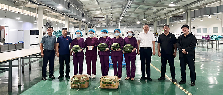 清涼沁人心 關懷鼓干勁 | 國濟醫療至尚領開展&ldquo;夏送清涼&rdquo;慰問活動